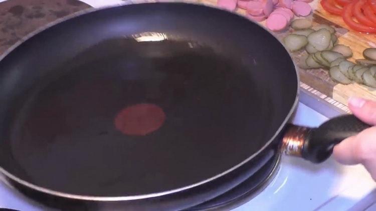 To prepare pizza in a pan, prepare the dishes