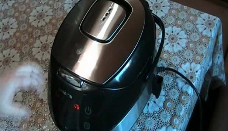 To cook pilaf in the Polaris slow cooker, set the desired mode