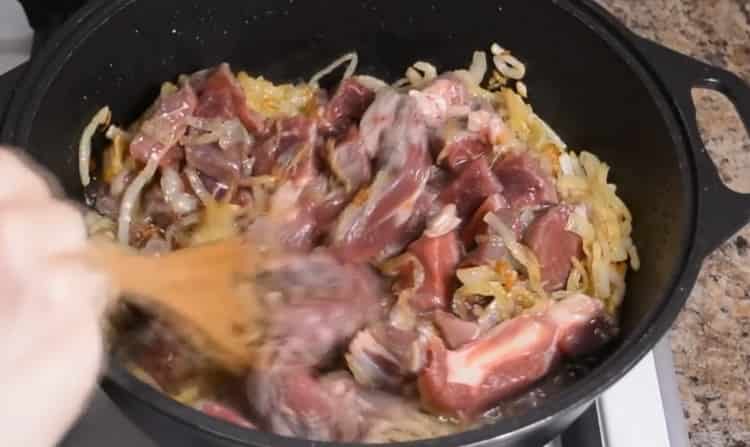 To cook lamb pilaf in a cauldron, fry the ingredients