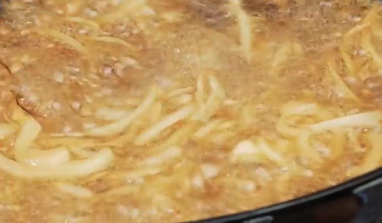 To cook pilaf on a fire in a cauldron, fry the onions