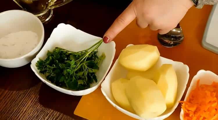 To make lean chicken soup, chop the potatoes