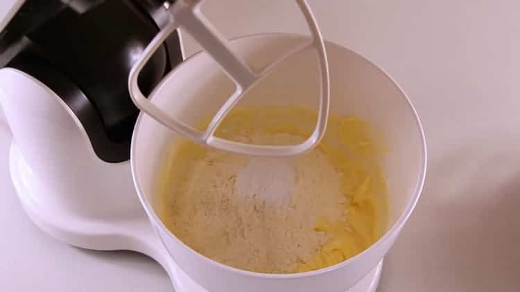 Prema receptu za pravljenje kolačića dodajte brašno