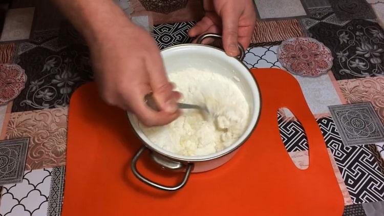 Pour faire du poisson dans la pâte, ajoutez de la farine à la pâte.