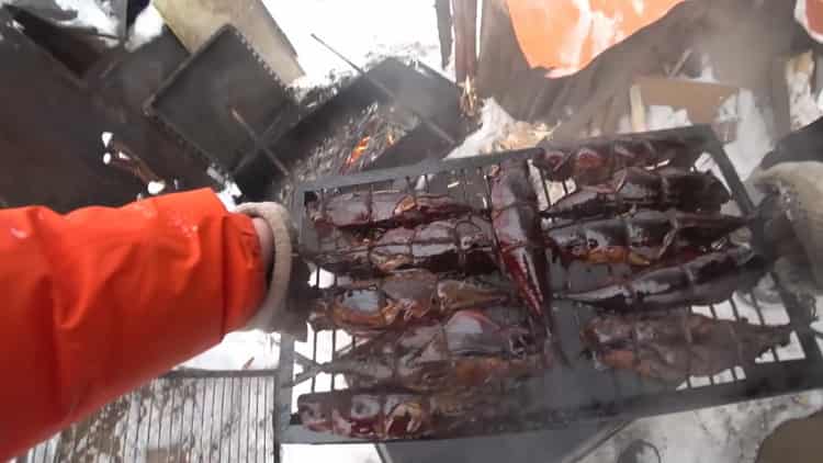 Kako naučiti kako kuhati ukusnu vruću dimljenu ribu