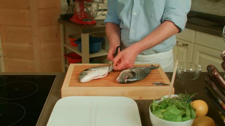 Prepare the ingredients for grilling fish