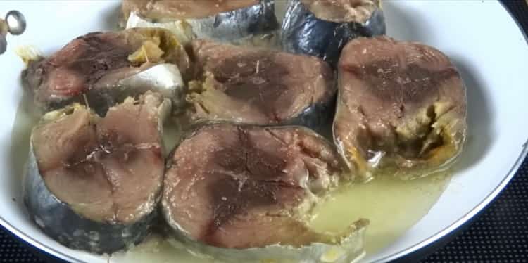Za kuhanje ribe i krumpira u pećnici, pržite sastojke