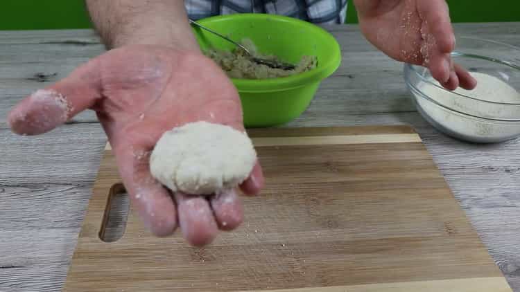 Para preparar pasteles de bacalao de acuerdo con una receta simple, prepare un empanado