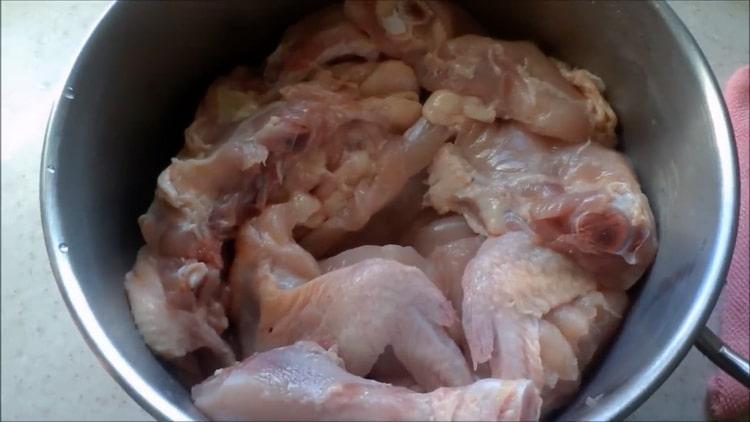 Para la preparación de pollo satsivi en georgiano, prepare los ingredientes