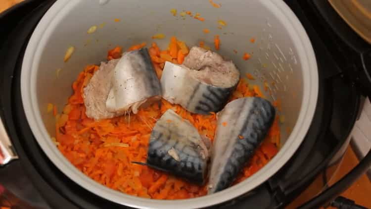 To cook mackerel in a slow cooker, put the fish in a bowl