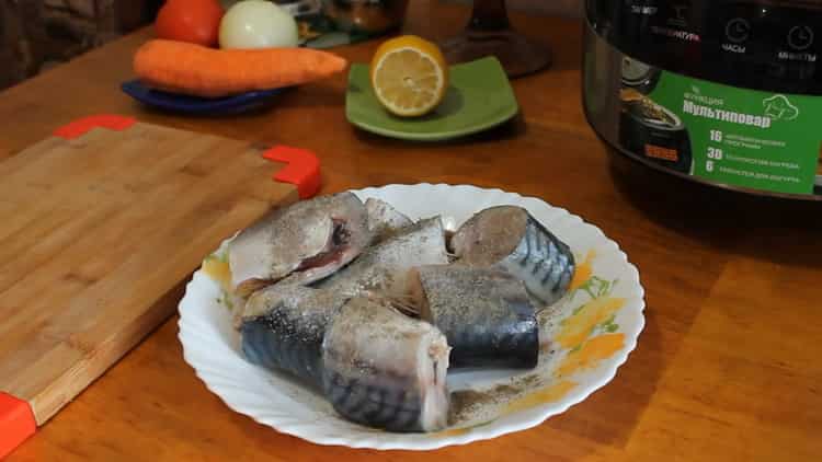 To cook mackerel in a slow cooker, cut a lemon