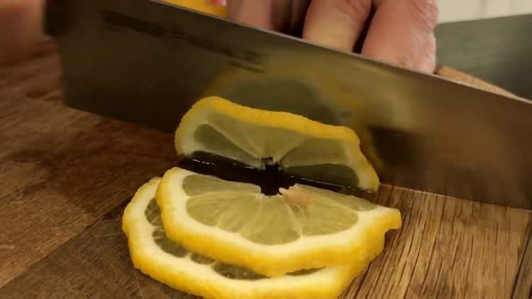 To make mackerel in foil, slice a lemon