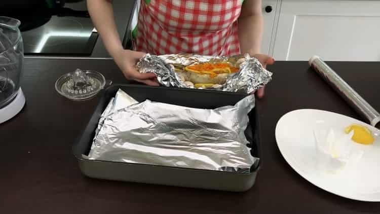 To make mackerel in foil, prepare a baking sheet