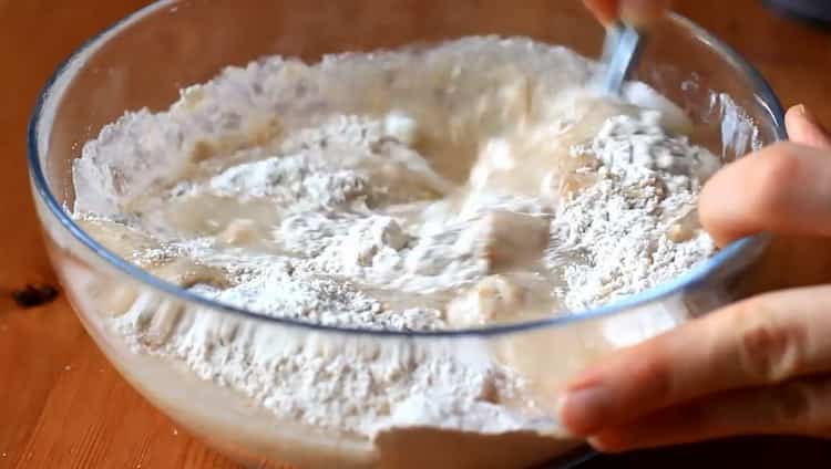Za pripremu slanih kolačića pripremite sastojke za tijesto.