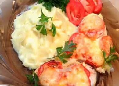 Juicy pink salmon steaks baked in the oven - a simple recipe