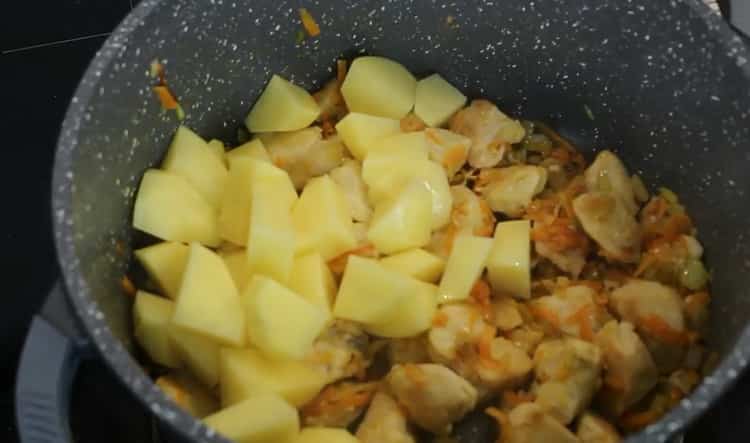 Combine the ingredients for lentil and chicken soup