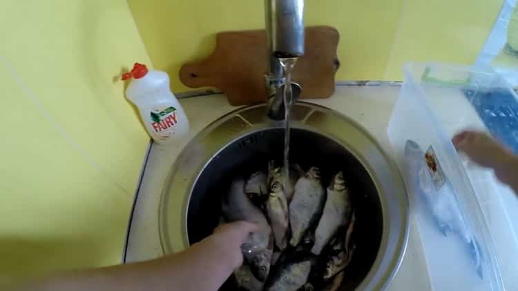 Pour préparer du poisson séché, préparez les ingrédients