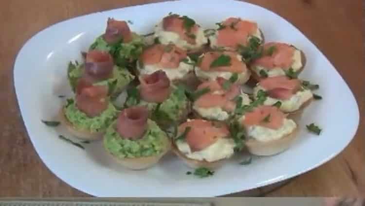 tartlets with red fish