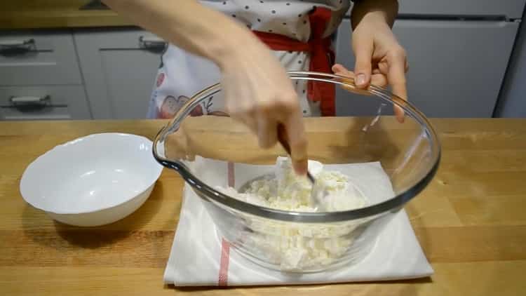 Da biste napravili kolače od skuta s kuvertama, pripremite sastojke