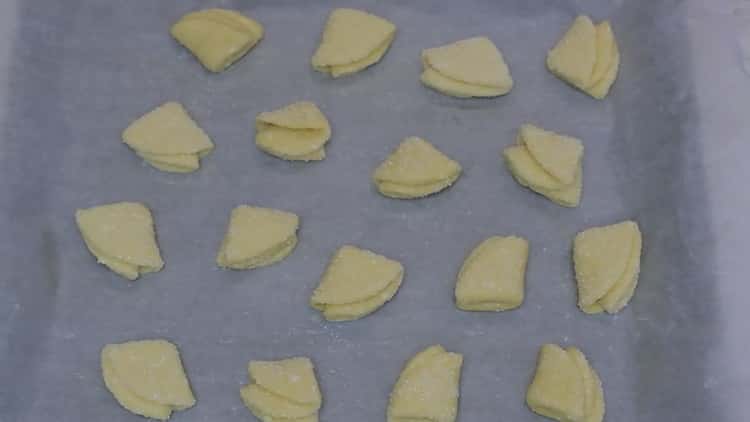 Precaliente los triángulos para hacer galletas de cuajada