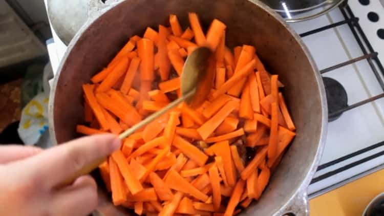 Para cocinar pilaf uzbeko a partir de zanahorias con chuleta de cerdo