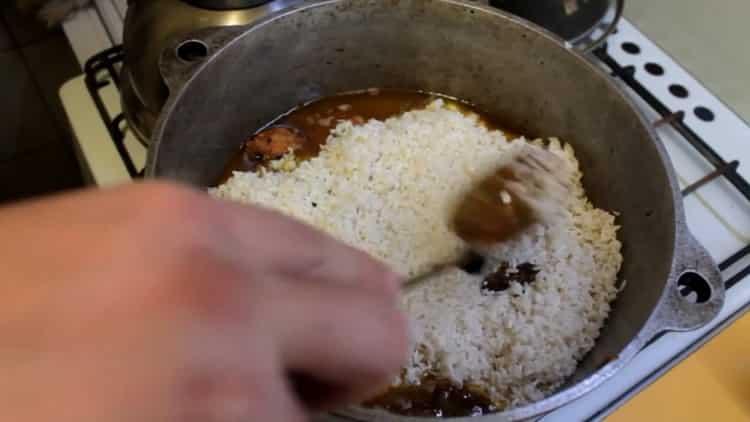 To make Uzbek pilaf from pork, add rice