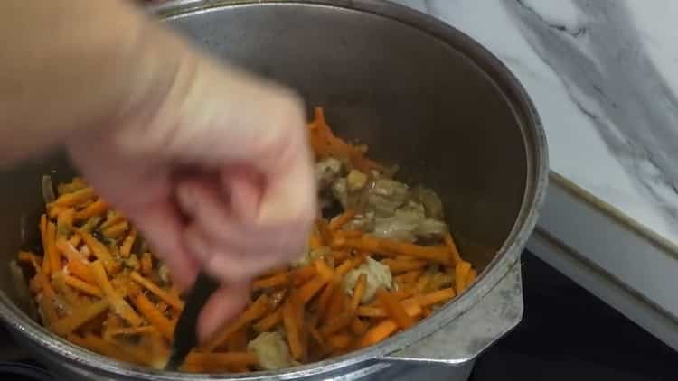 To cook Uzbek pilaf with chicken, fry the ingredients