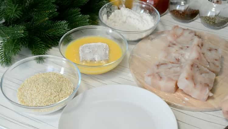 De acuerdo con la receta para cocinar el filete de abadejo en una sartén, sartén pescado