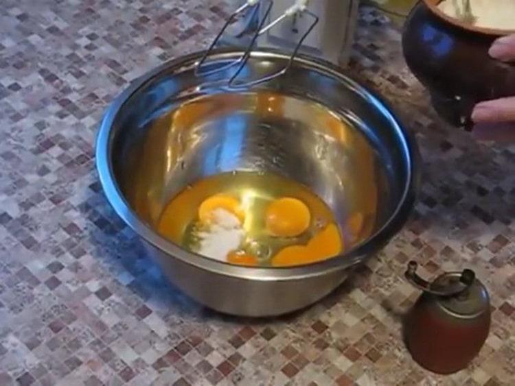 Battre les œufs pour faire un filet de pangvius