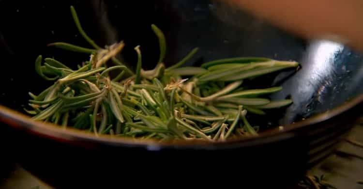 Prepara verduras para el pollo fricasé