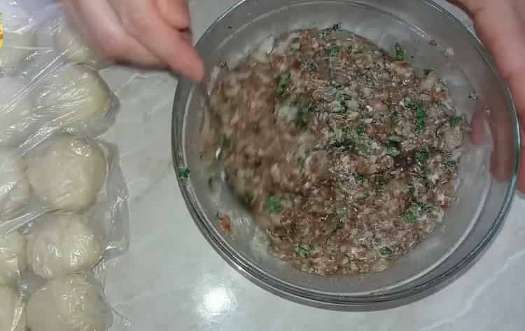 Para preparar khinkali de acuerdo con una receta simple con una foto, prepare los ingredientes