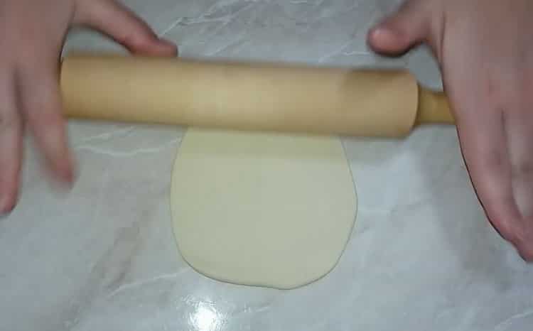 To prepare khinkali according to a simple recipe with a photo, roll out the dough