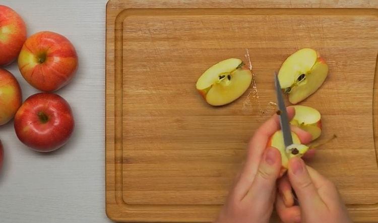 To prepare the apple pie in the oven, prepare the ingredients