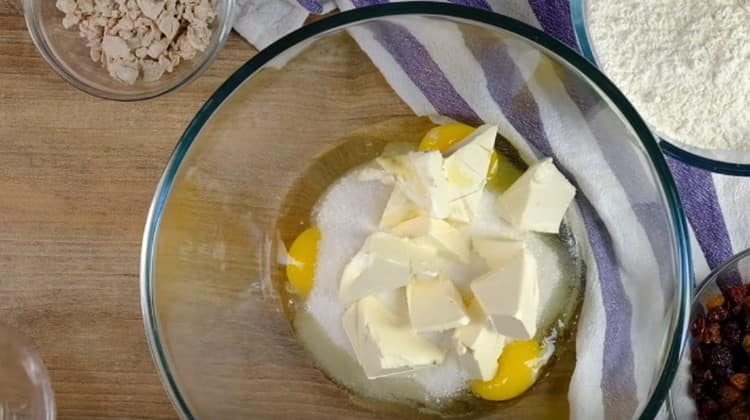 Ajouter le beurre ramolli.