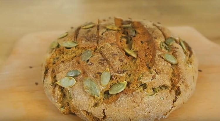 Appetizing amaranth bread is baked for 40 minutes.