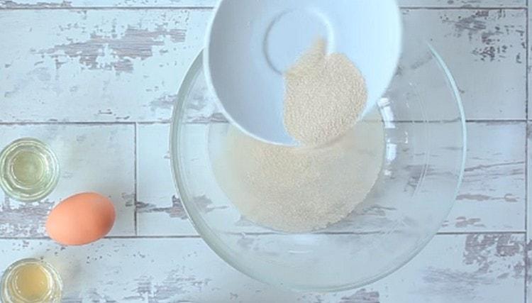 Dissolve yeast in water.