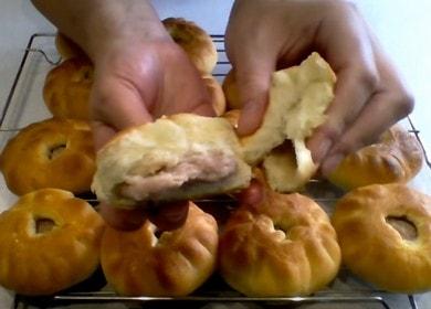 We prepare juicy whites in the oven from yeast dough according to the recipe with a photo.