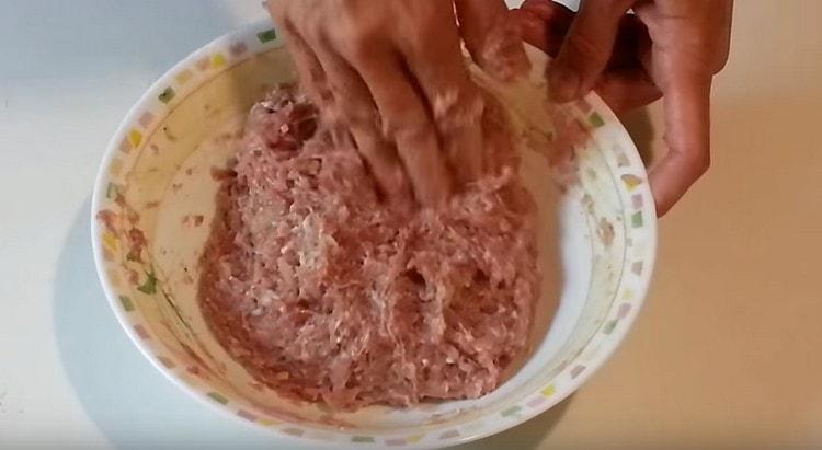 Cooking stuffing with minced meat and onions.