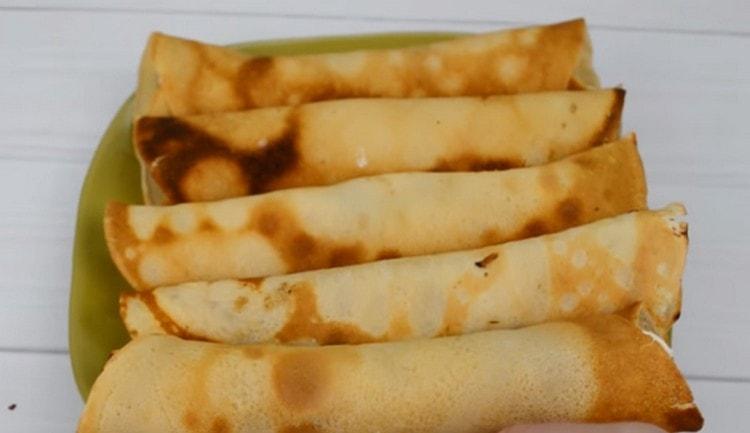 Ces crêpes doivent être envoyées au réfrigérateur pour l’imprégnation.