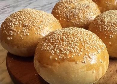 Appetizing buns for hamburgers at home: we cook according to a step-by-step recipe with a photo.