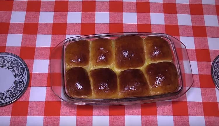 Here are such wonderful kefir buns in the oven with yeast, you can cook, following this recipe.