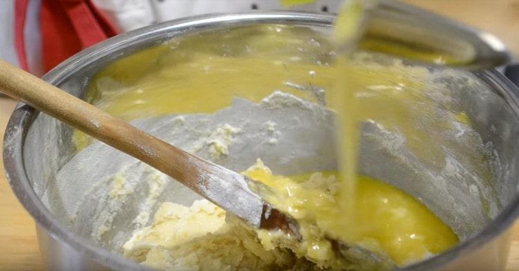 When mixing the dough, we introduce melted butter into it.