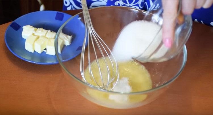 In a bowl, combine the egg with sugar and salt.