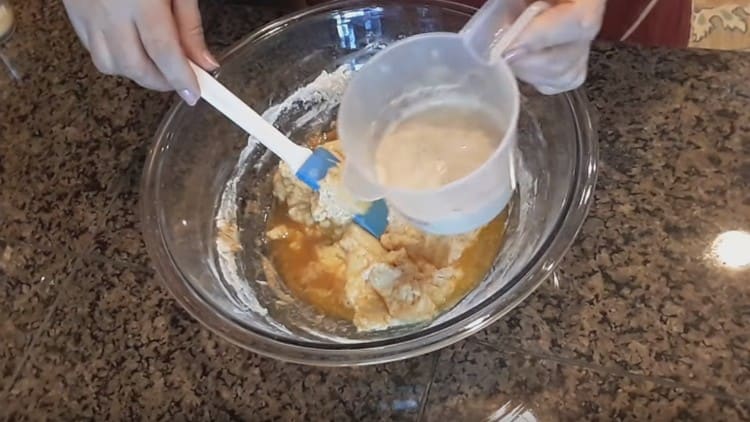 Ajoutez ensuite la pâte à la pâte.