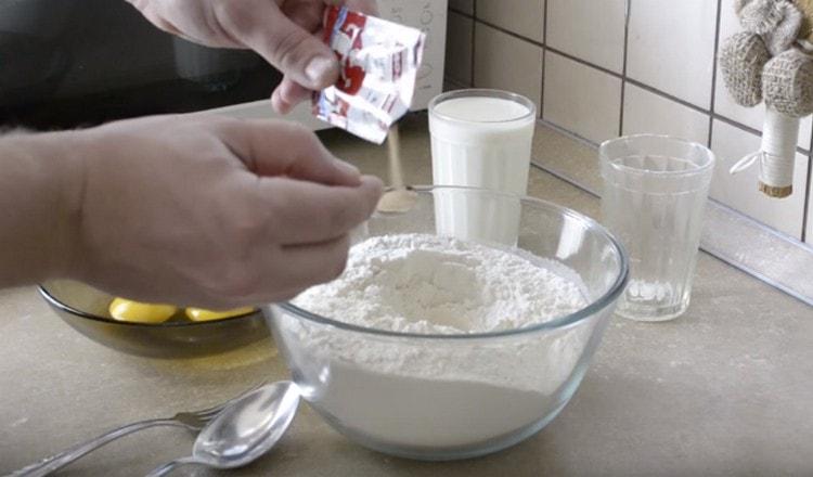 Add the yeast to the flour.