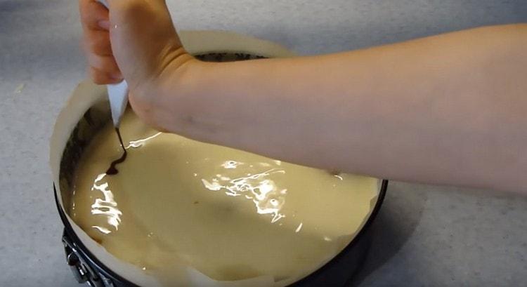 On top of the fill, make circles of melted chocolate.