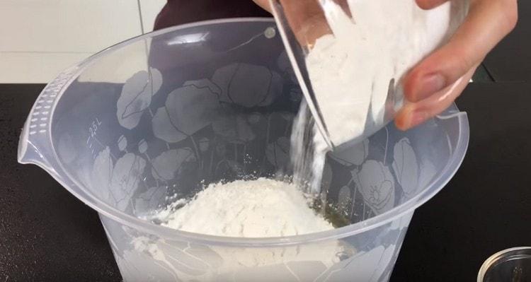 Add powdered sugar to the proteins.