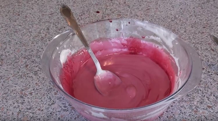 Add beetroot juice to the white icing and achieve the desired pink color.