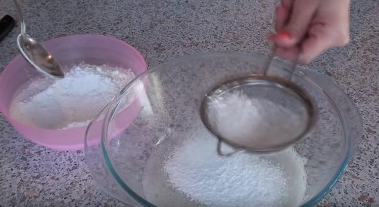 Sieve sugar powder into a protein through a strainer.