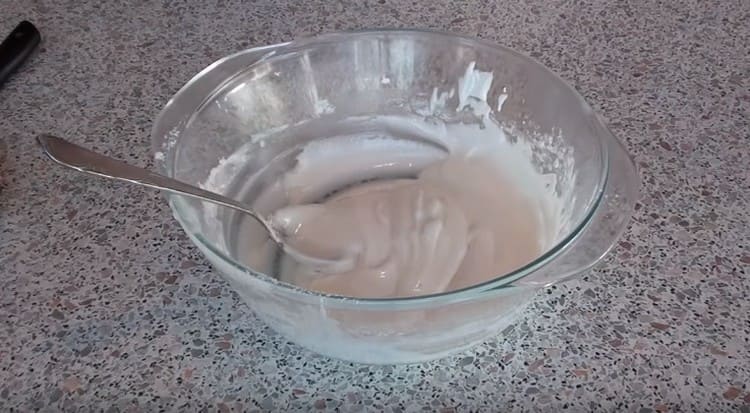 Simple white icing for donuts is ready.