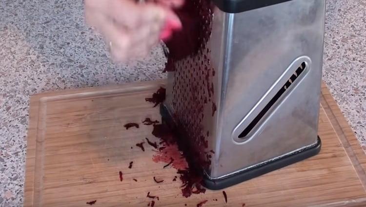 Rub the beets on a fine grater.